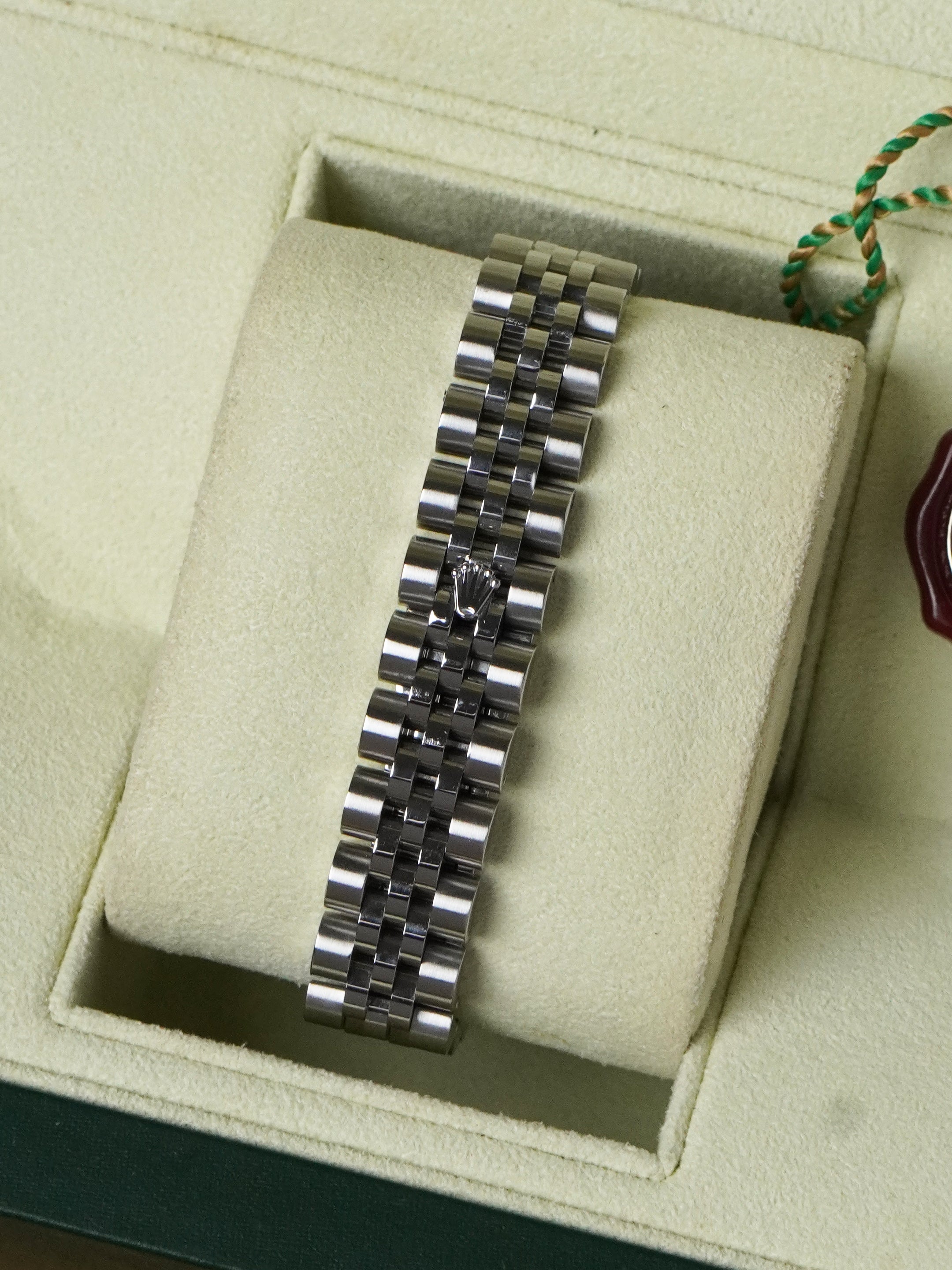 Rolex Lady-Datejust 26mm 179174 - 18k WG/Stainless Steel, Silver Dial, Automatic, Box (2005)