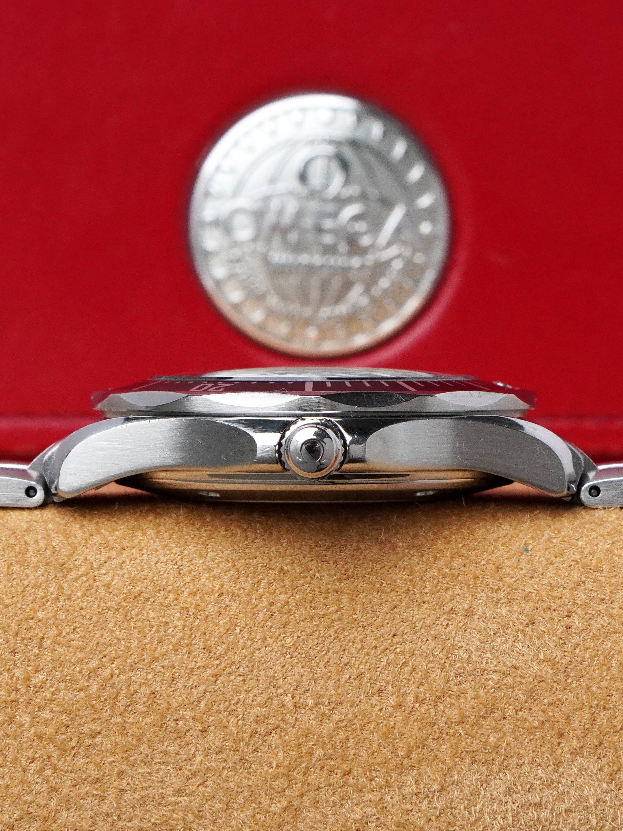 Omega Seamaster Diver 300 M 212.30.41.61.01.001 - SS, Black Dial, Quartz, Full Set (2009)