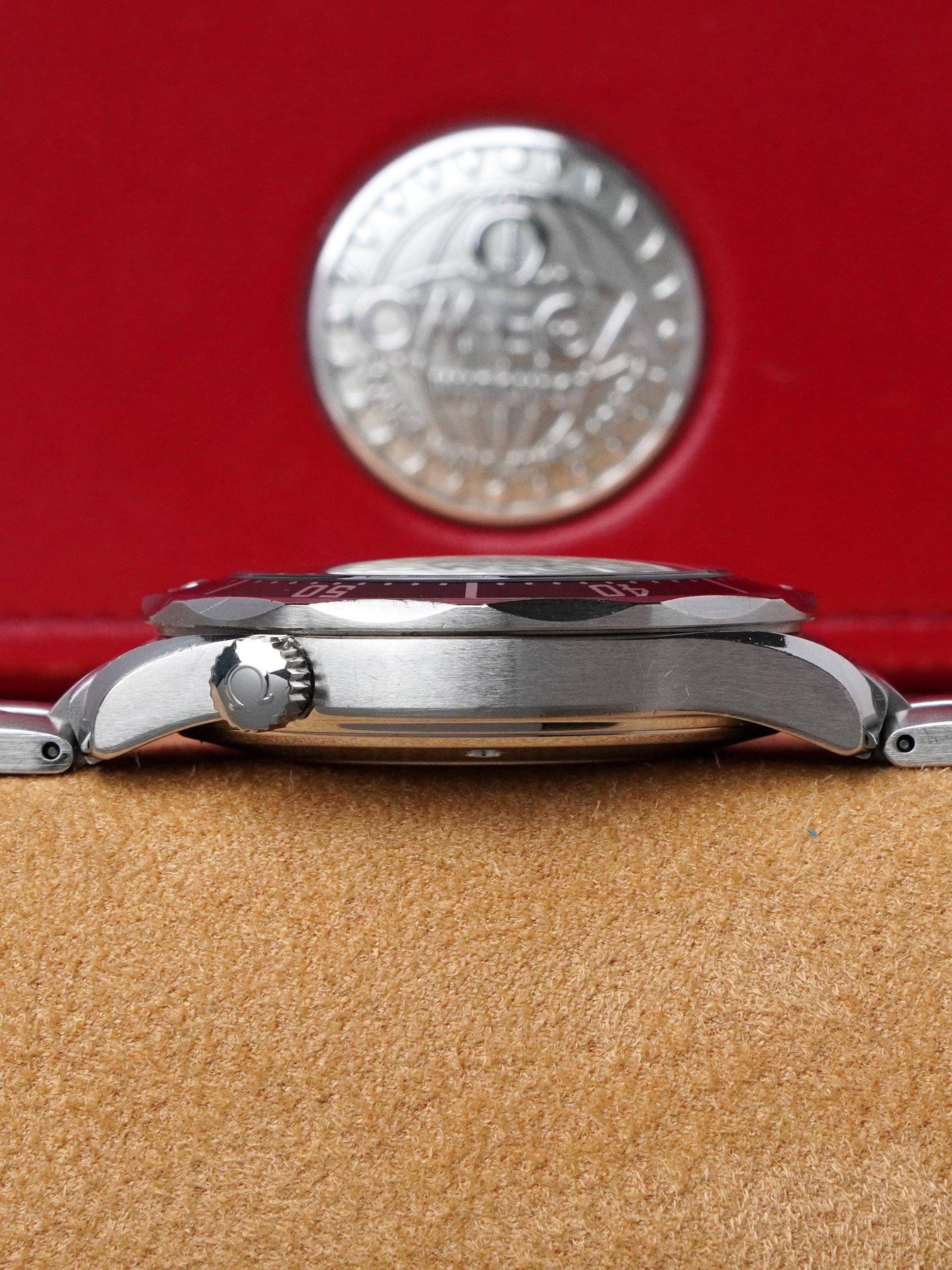 Omega Seamaster Diver 300 M 212.30.41.61.01.001 - SS, Black Dial, Quartz, Full Set (2009)