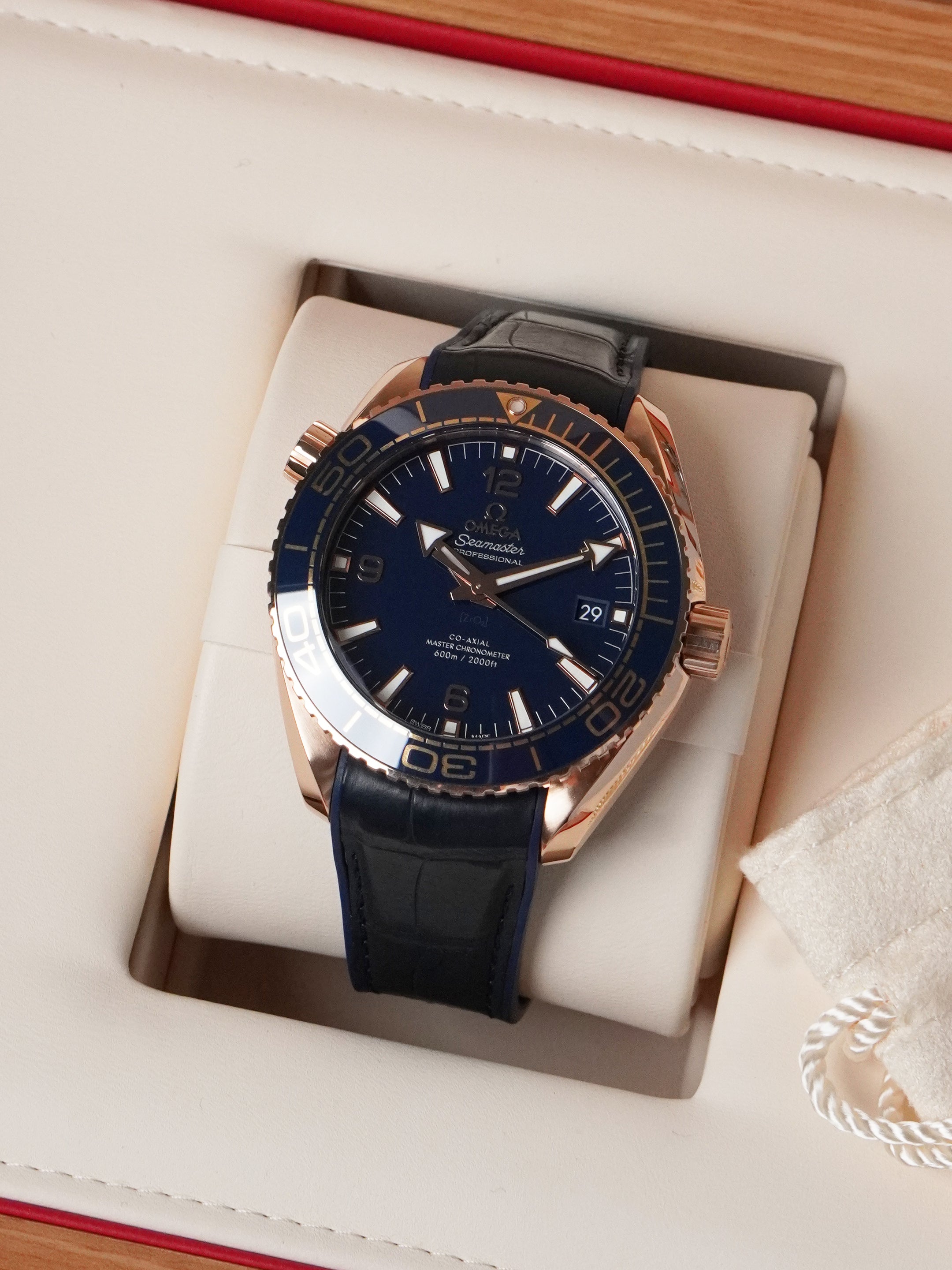 Omega Seamaster Planet Ocean 600M 215.63.44.21.03.001 - 18K Sedna Gold, Full Set (2018)