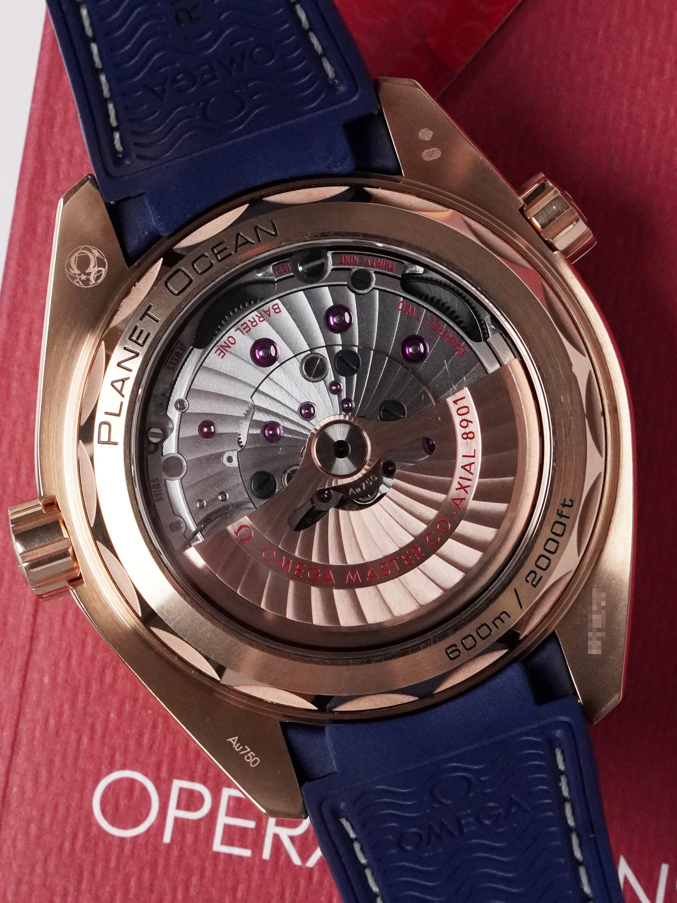Omega Seamaster Planet Ocean 600M 215.63.44.21.03.001 - 18K Sedna Gold, Full Set (2018)