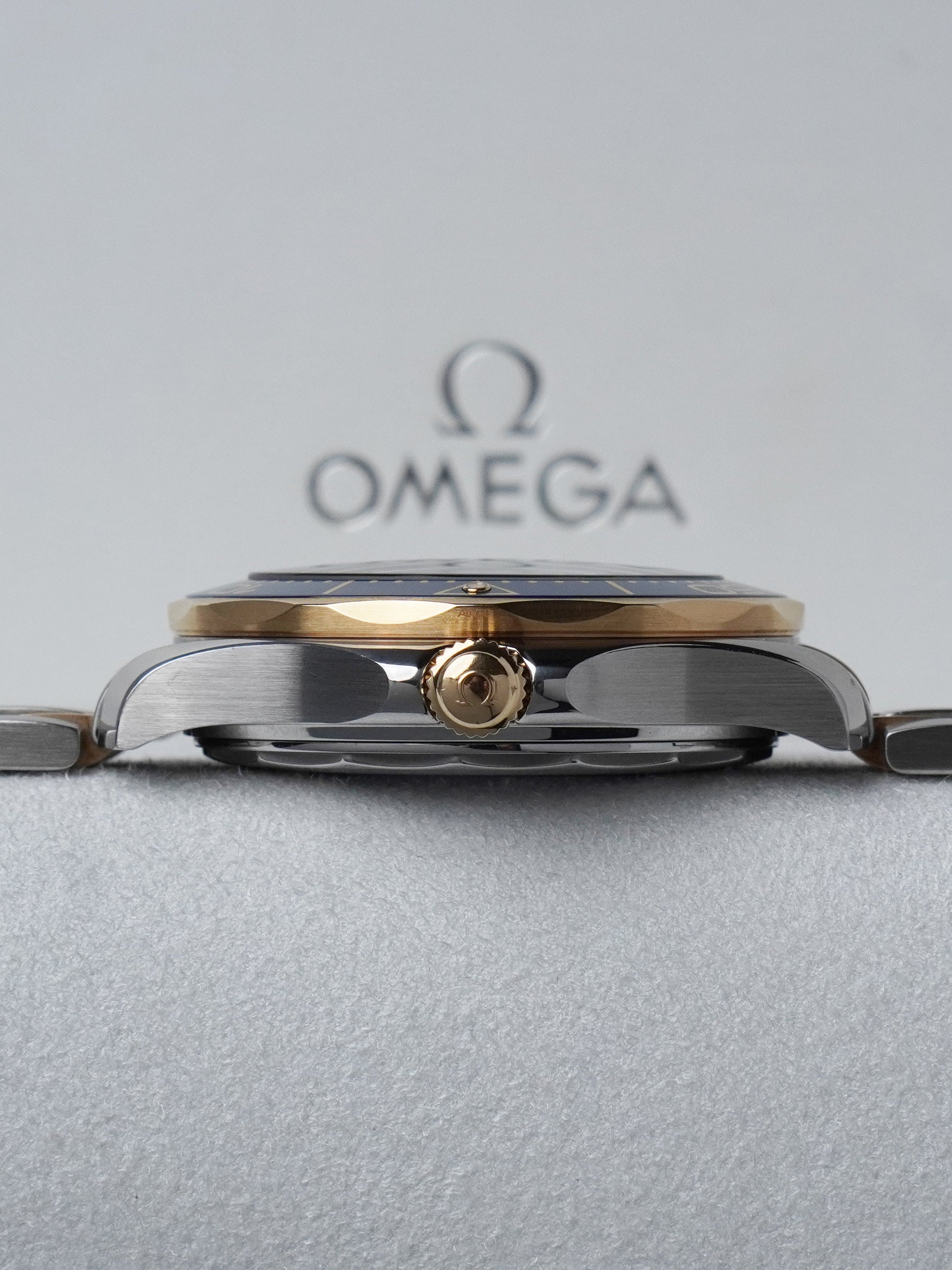 Omega Seamaster Diver 300M 210.20.42.20.03.001 - SS/18K YG, Blue Dial, Automatic, Full Set (2019)