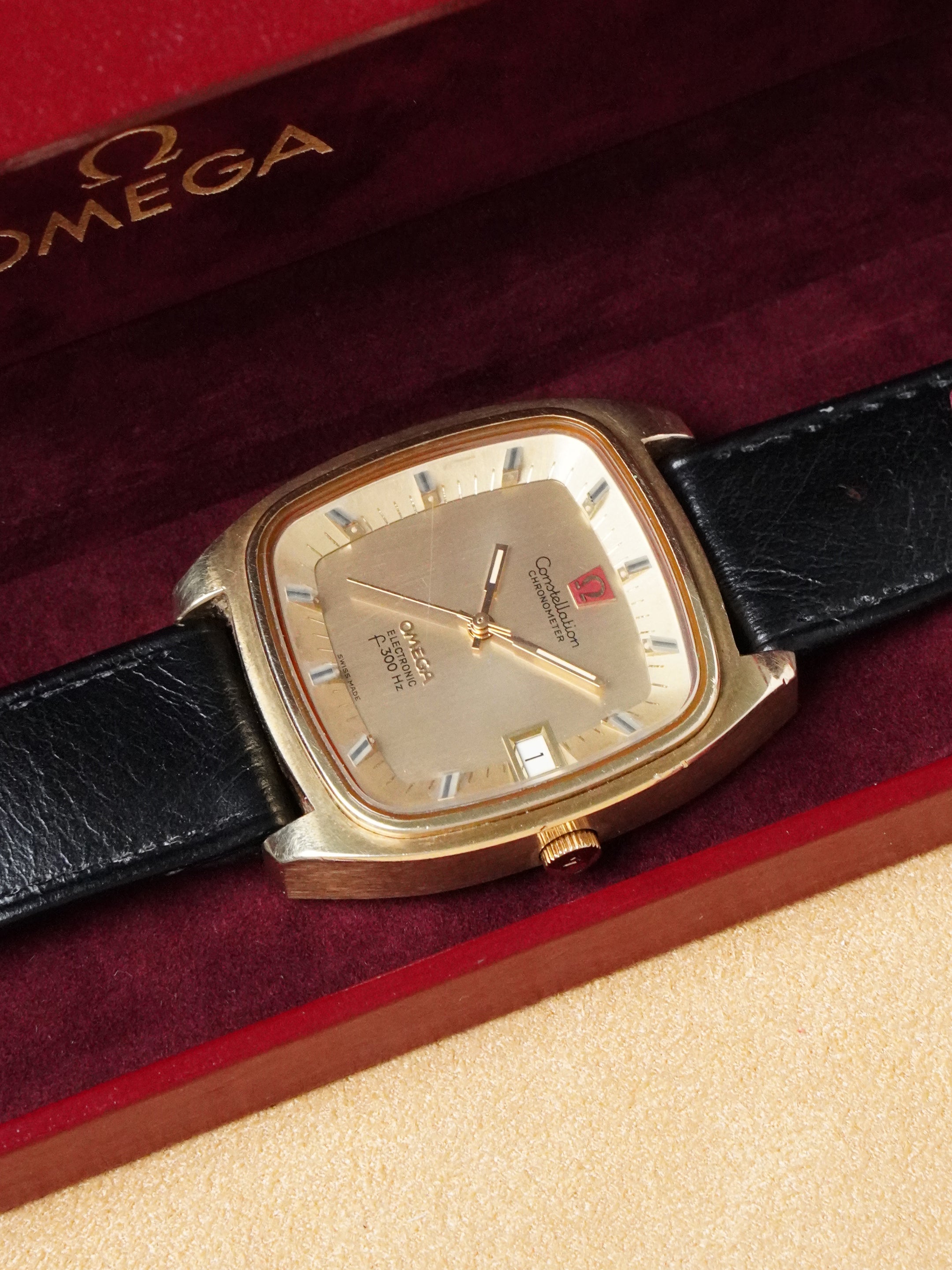 Omega Constellation Electronic F300hz 198.0027 - Gold-plated, Gold Dial, Quartz, Original Box (1972)