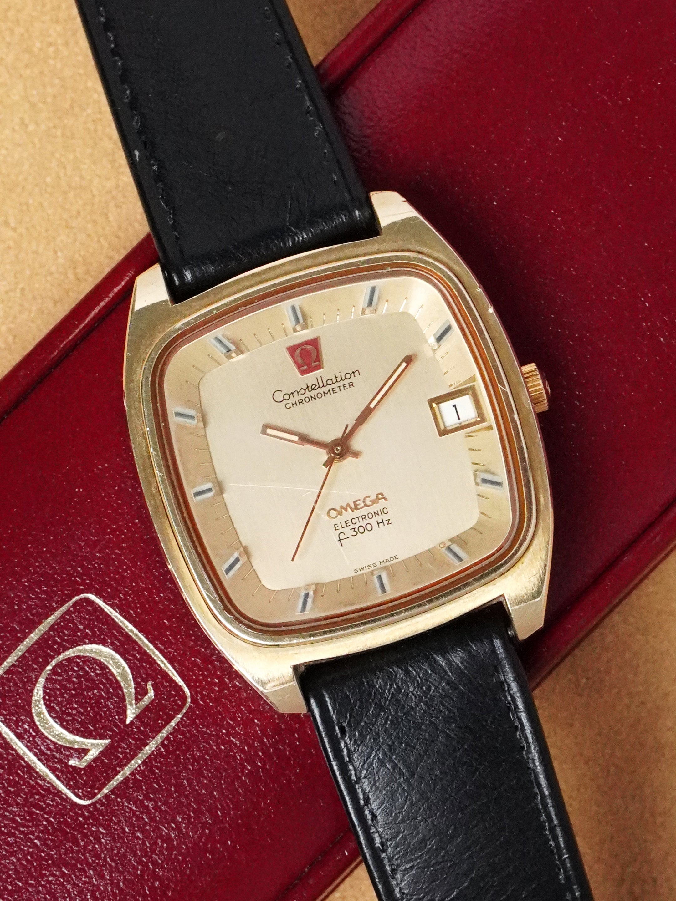 Omega Constellation Electronic F300hz 198.0027 - Gold-plated, Gold Dial, Quartz, Original Box (1972)