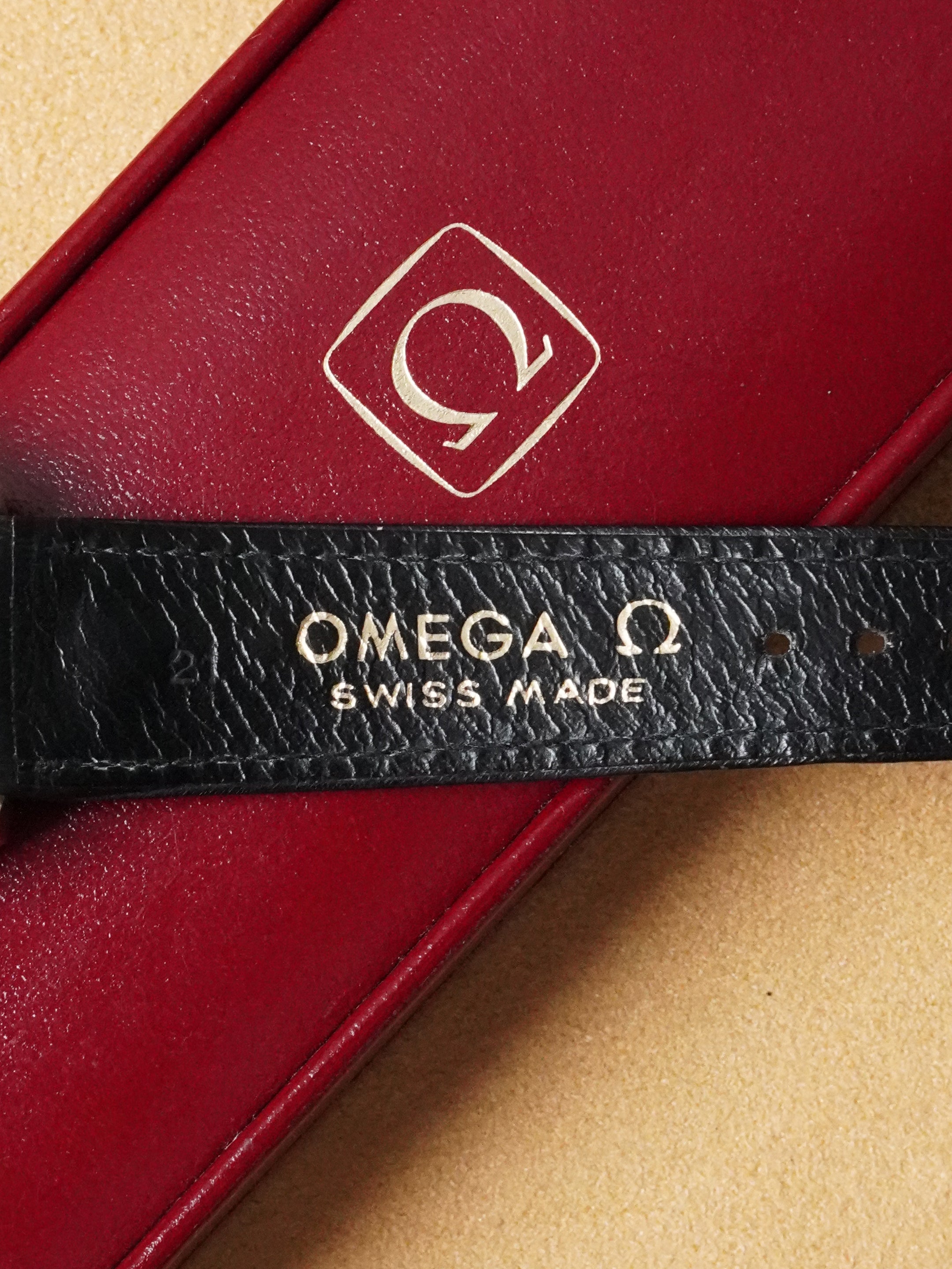 Omega Constellation Electronic F300hz 198.0027 - Gold-plated, Gold Dial, Quartz, Original Box (1972)
