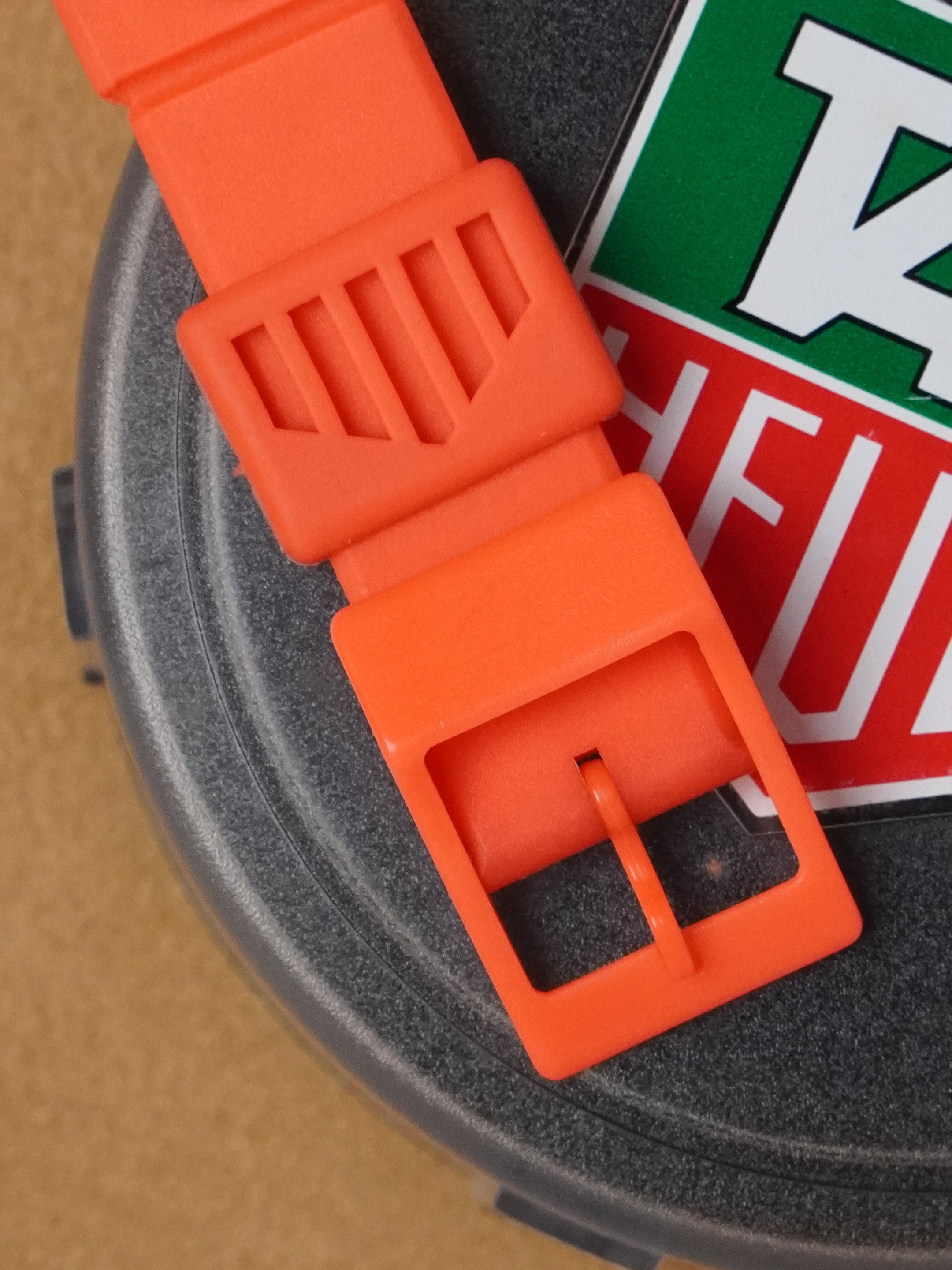 TAG Heuer Formula 1 Quartz 373.513 - Stainless Steel, Silver Dial, Quartz, Original Box (1988)