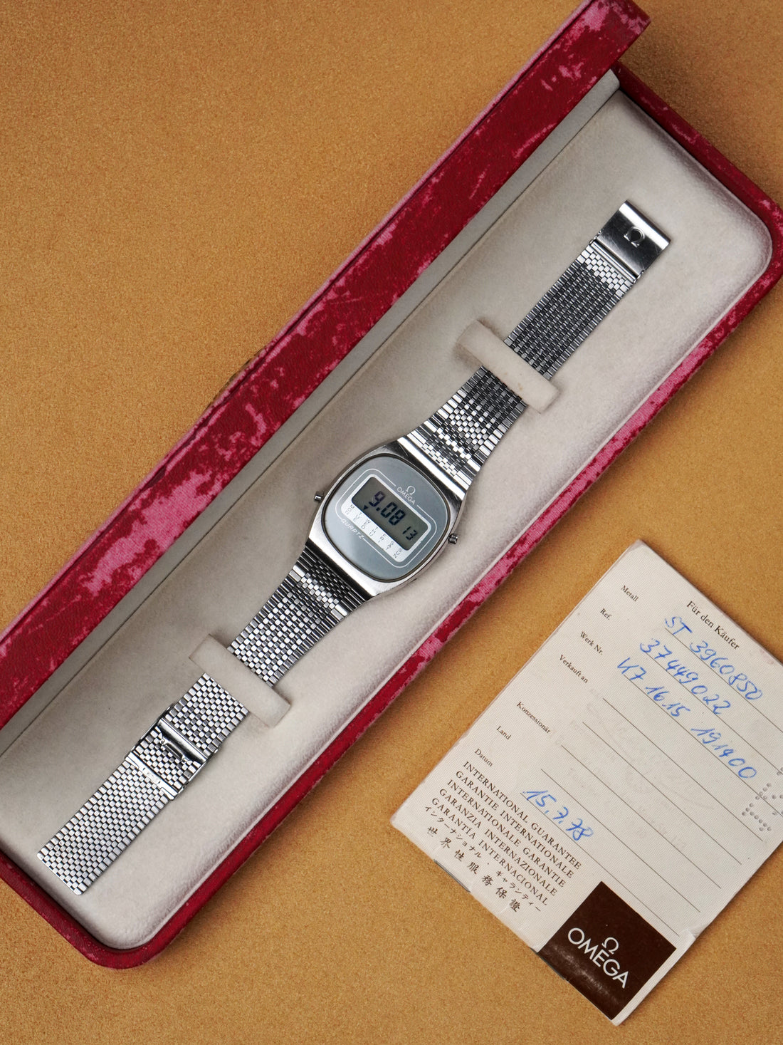 Omega Quartz Digital LCD196.0074 / 398.0850 - Stainless Steel, Full Set (1978)