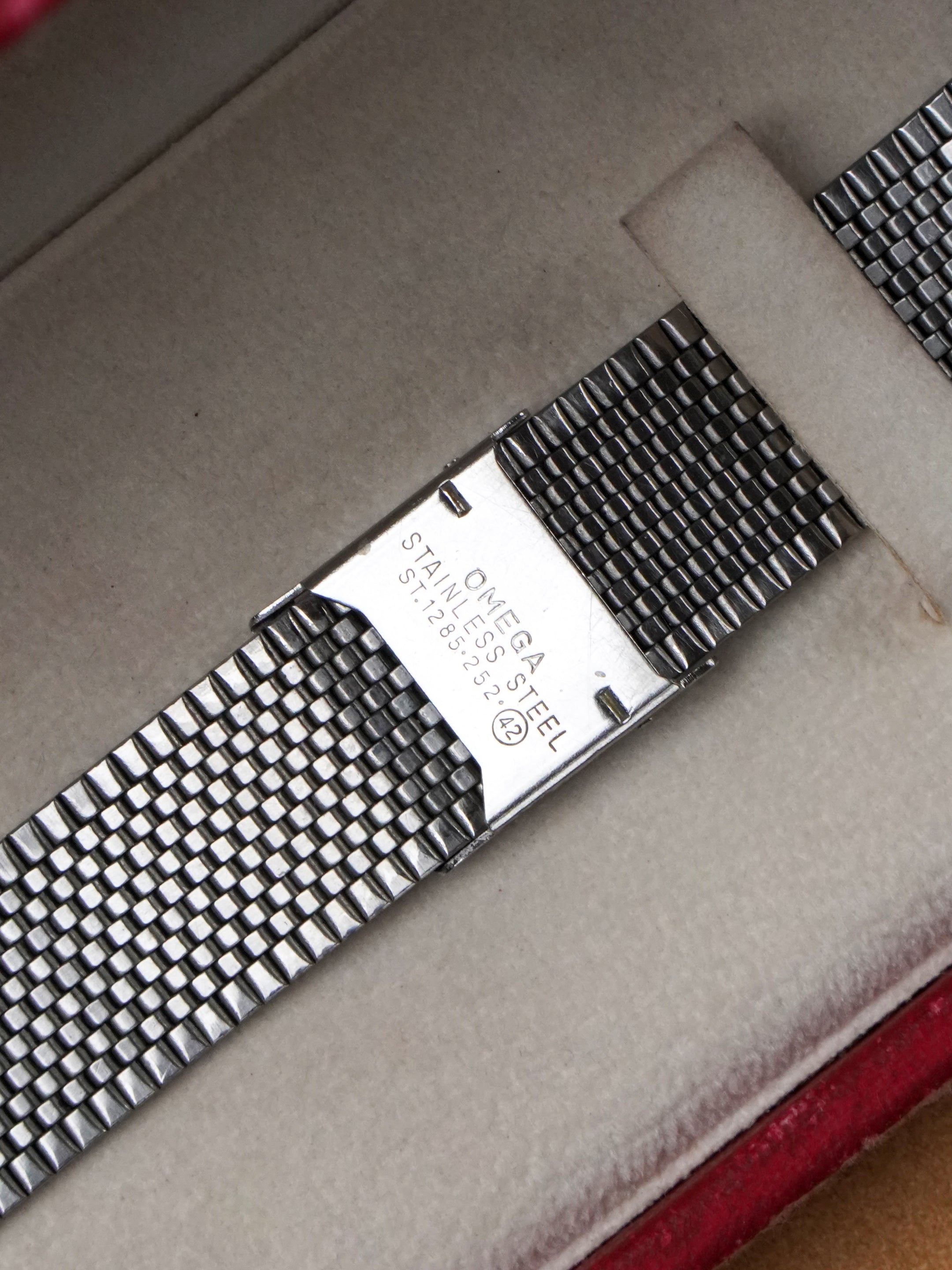 Omega Quartz Digital LCD196.0074 / 398.0850 - Stainless Steel, Full Set (1978)