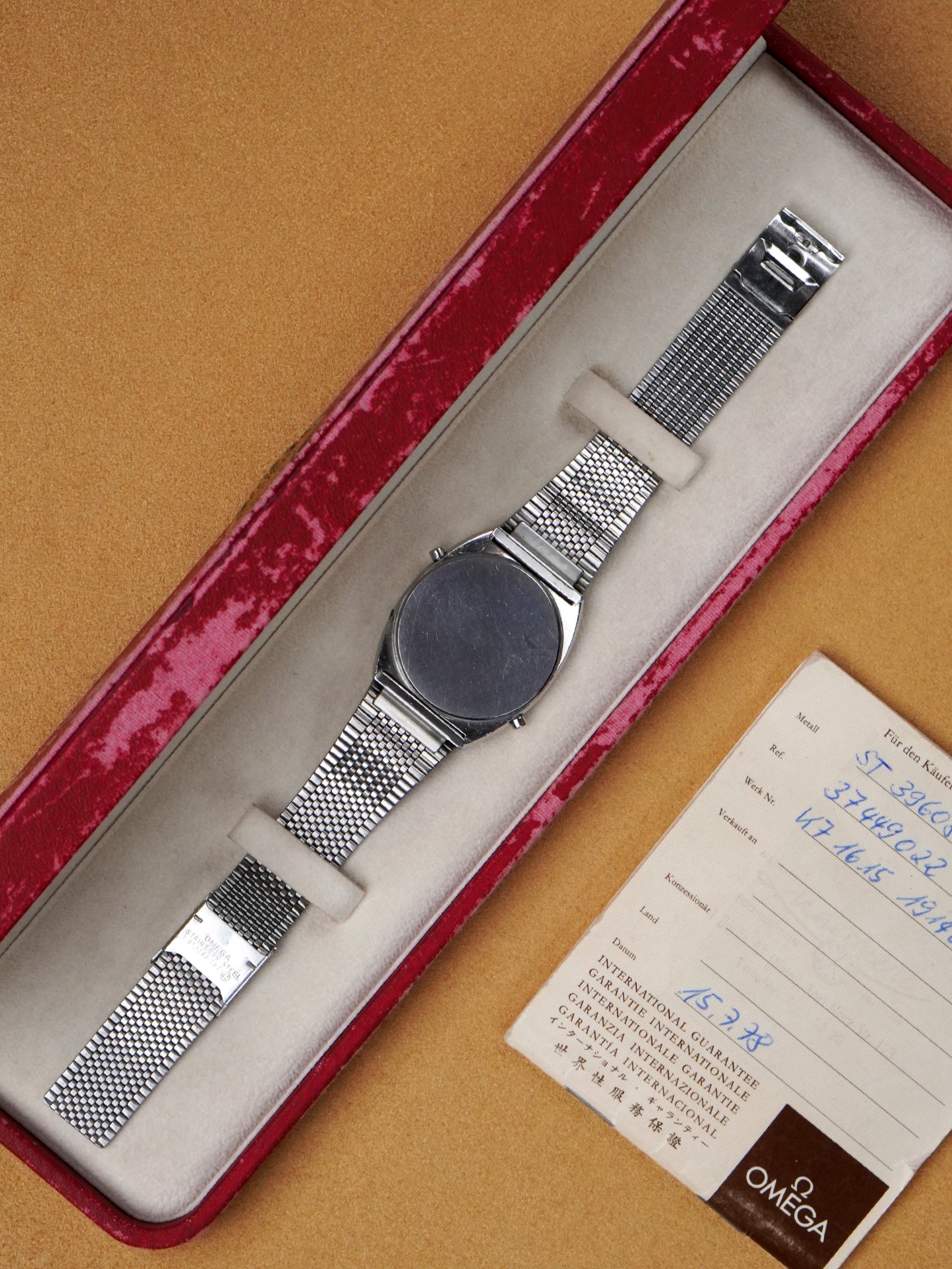 Omega Quartz Digital LCD196.0074 / 398.0850 - Stainless Steel, Full Set (1978)