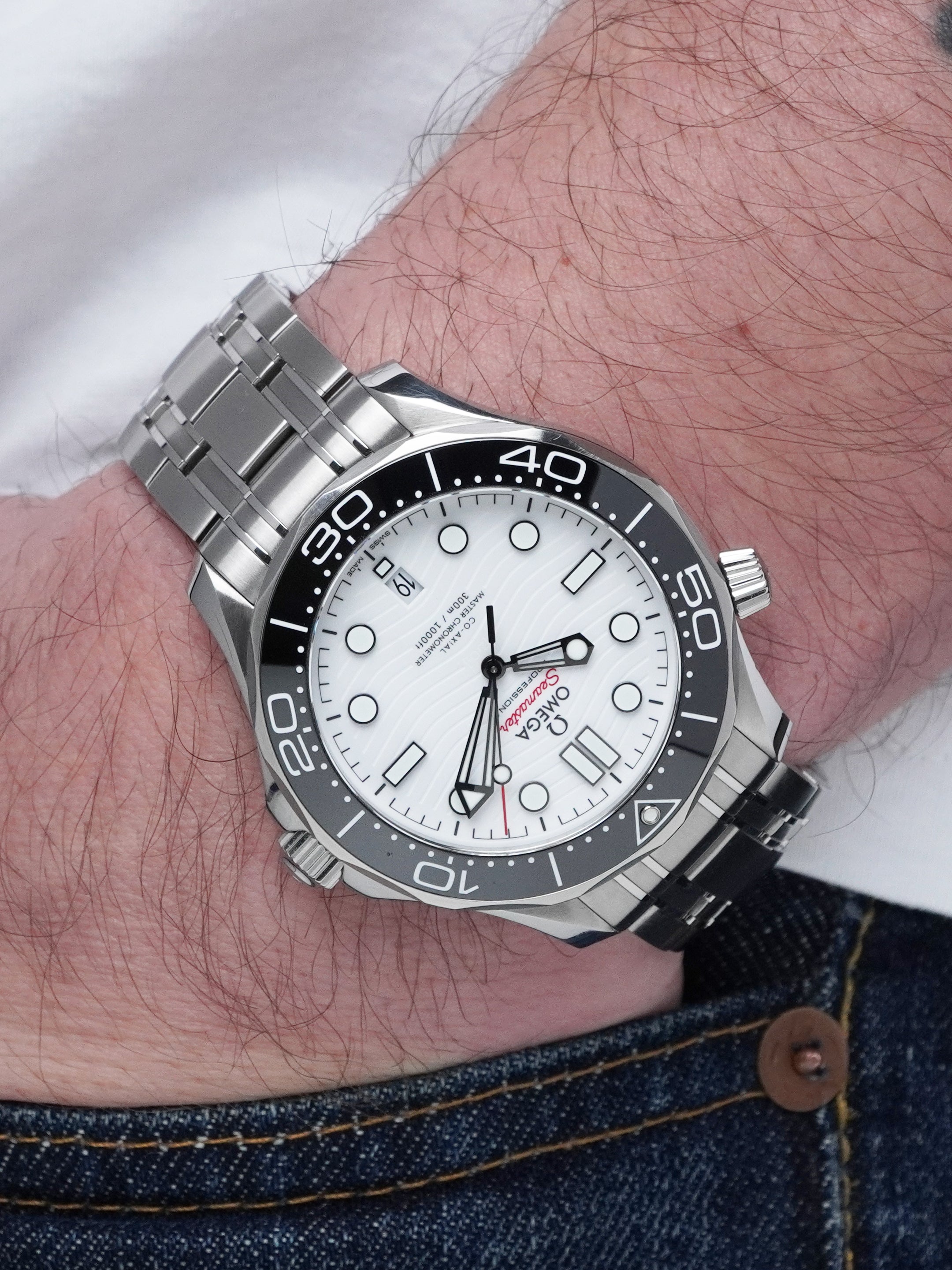 Omega Seamaster Diver 300M 210.30.42.20.04.001 - "The Great White", White Dial, Full Set (2022)