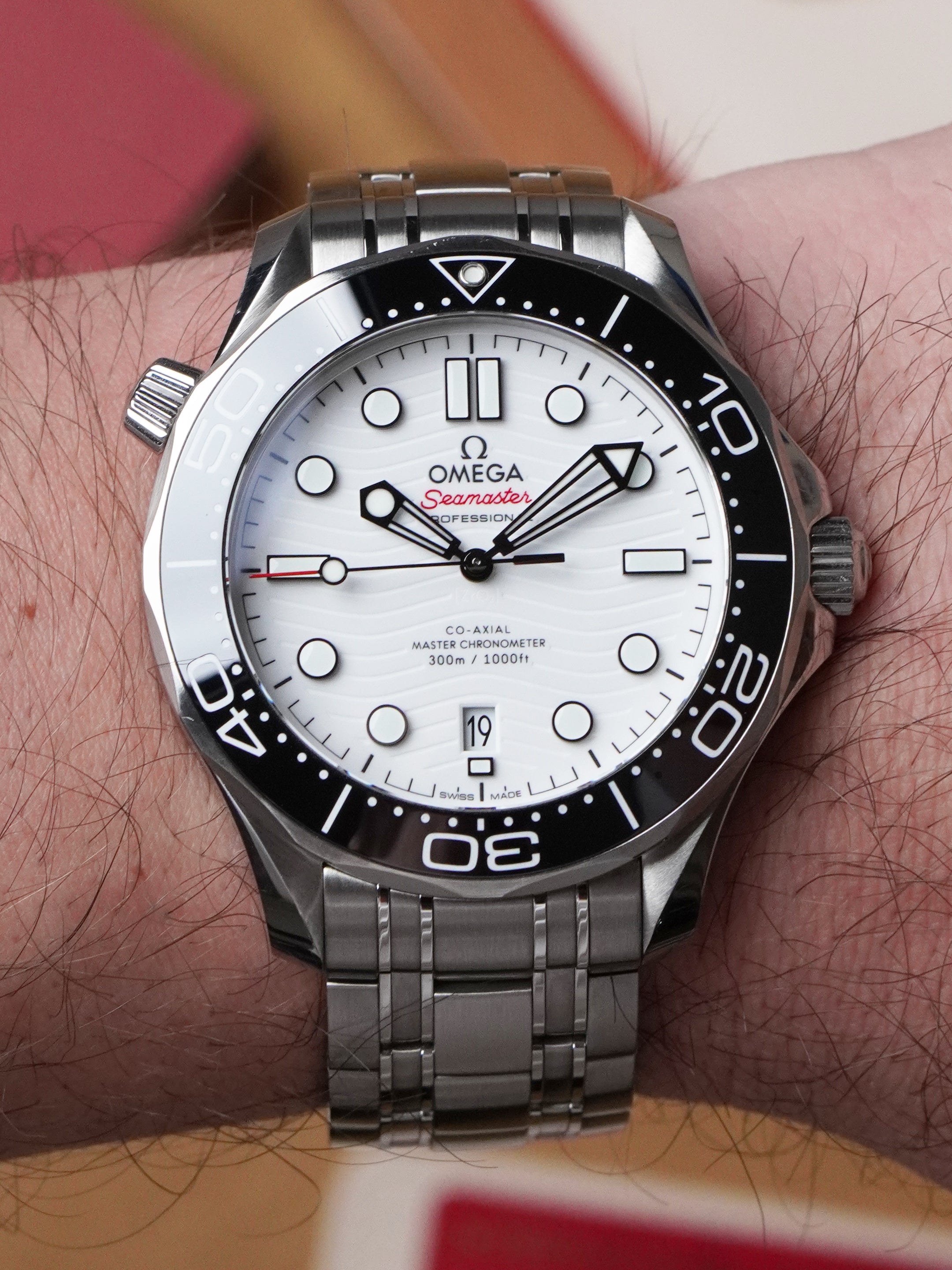 Omega Seamaster Diver 300M 210.30.42.20.04.001 - "The Great White", White Dial, Full Set (2022)