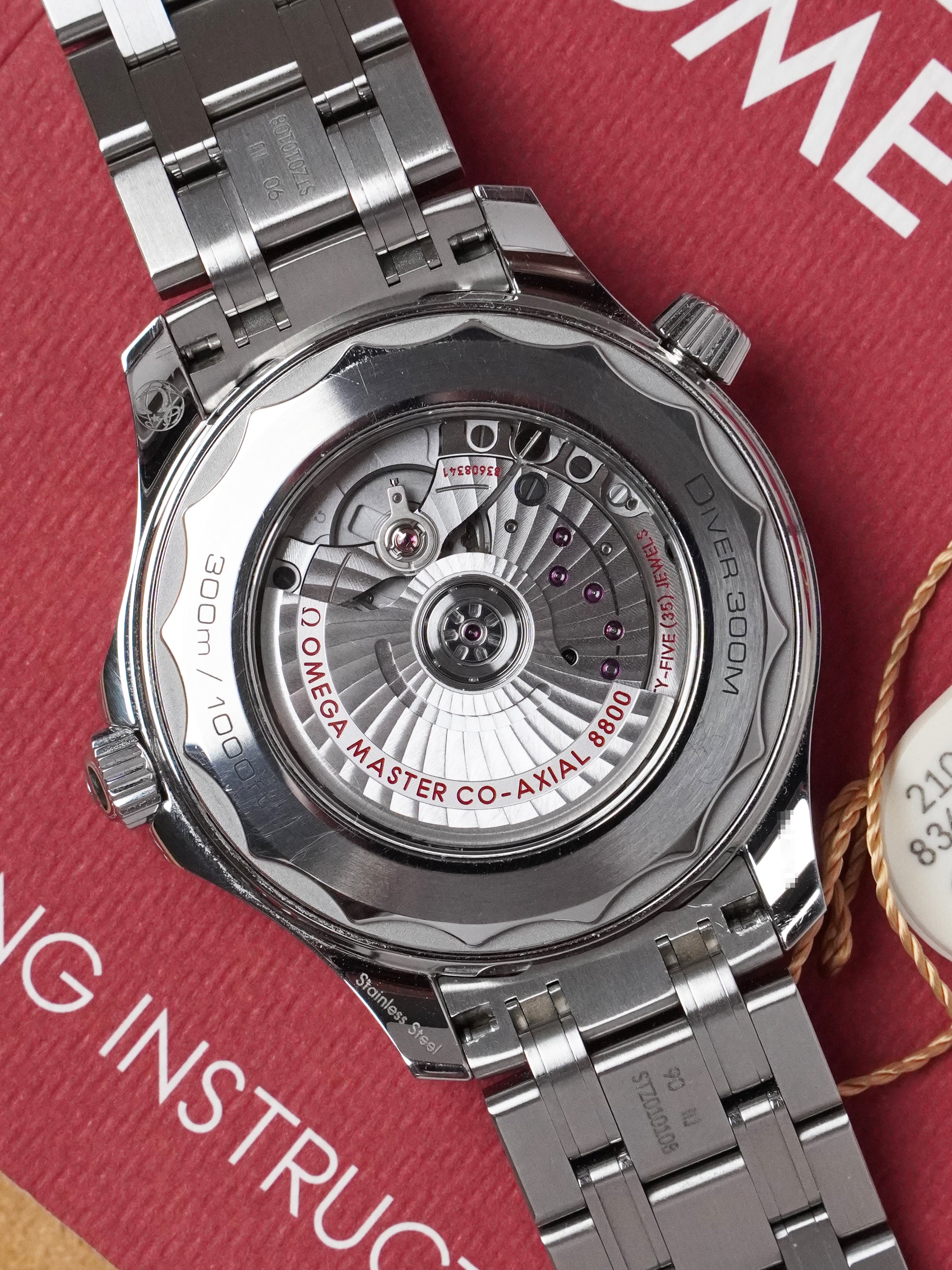 Omega Seamaster Diver 300M 210.30.42.20.04.001 - "The Great White", White Dial, Full Set (2022)