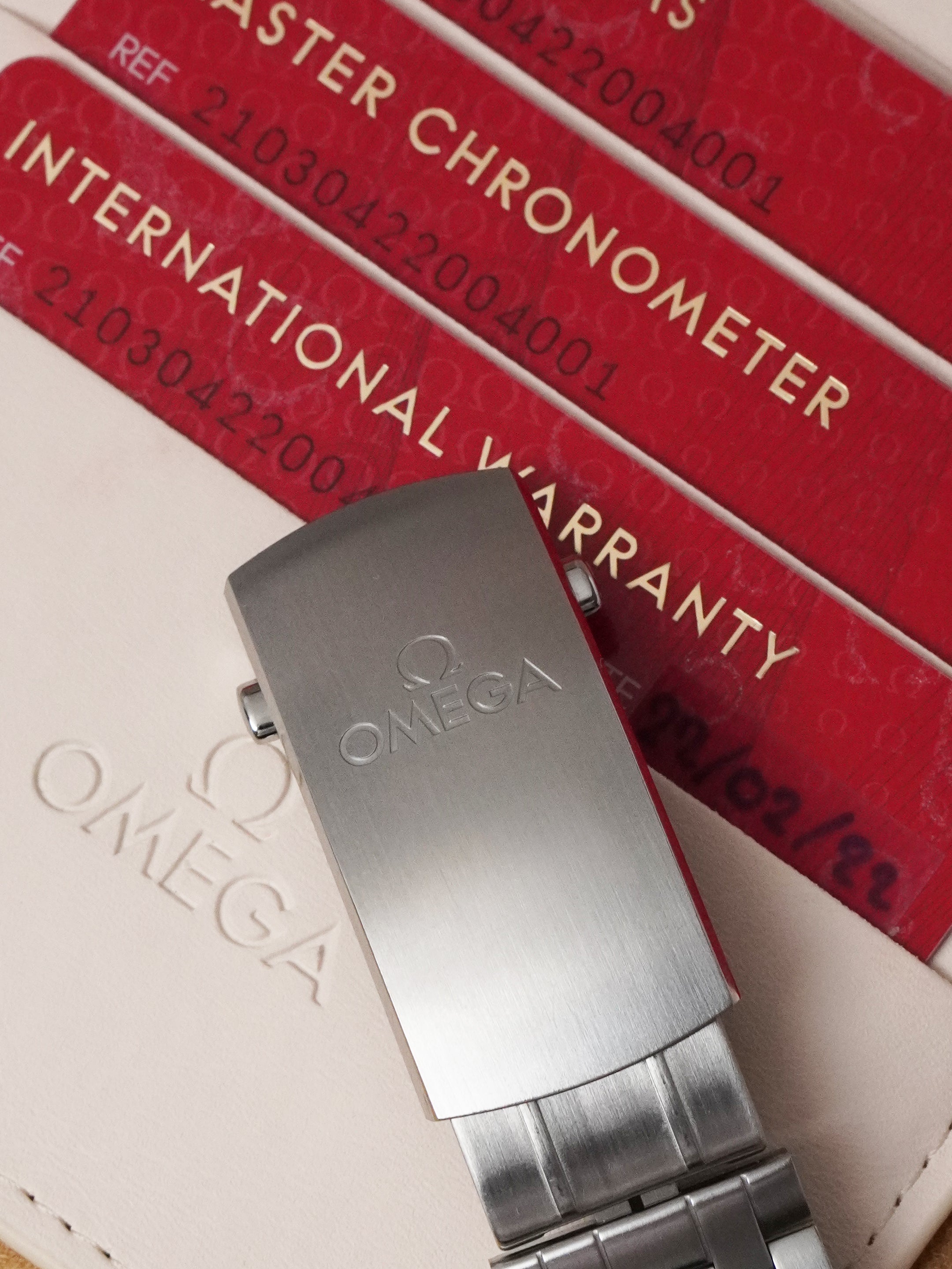 Omega Seamaster Diver 300M 210.30.42.20.04.001 - "The Great White", White Dial, Full Set (2022)