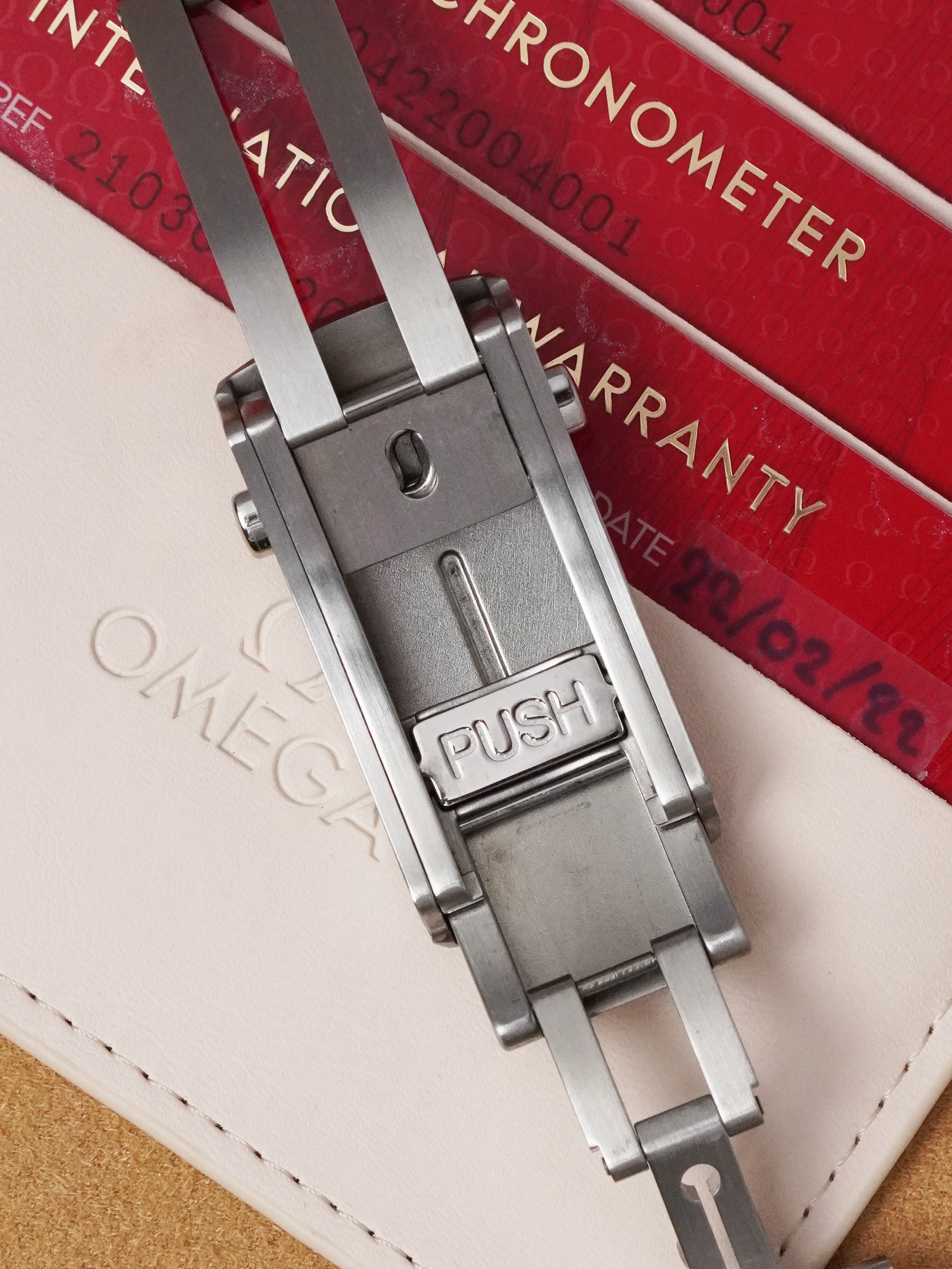 Omega Seamaster Diver 300M 210.30.42.20.04.001 - "The Great White", White Dial, Full Set (2022)