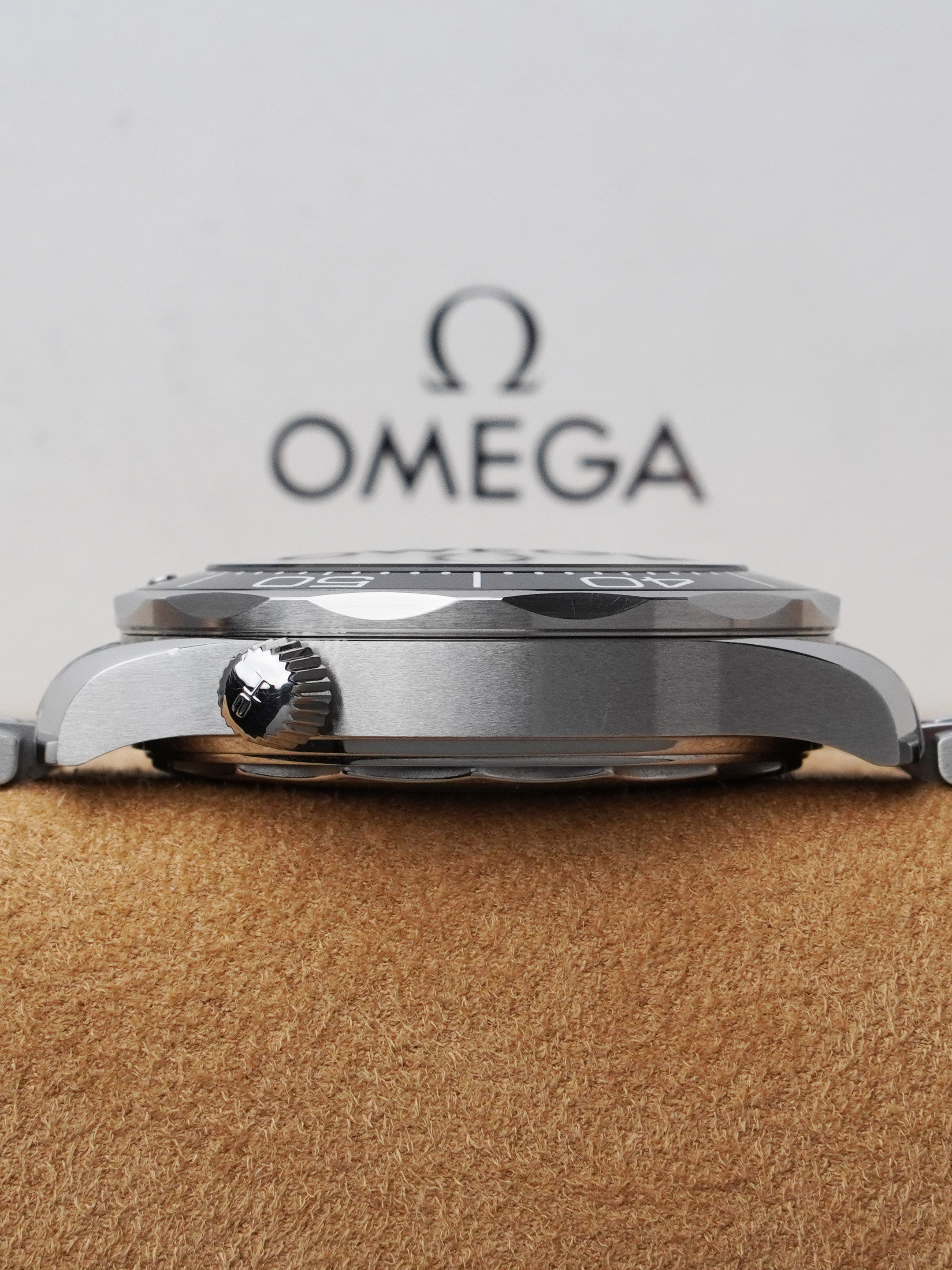 Omega Seamaster Diver 300M 210.30.42.20.04.001 - "The Great White", White Dial, Full Set (2022)