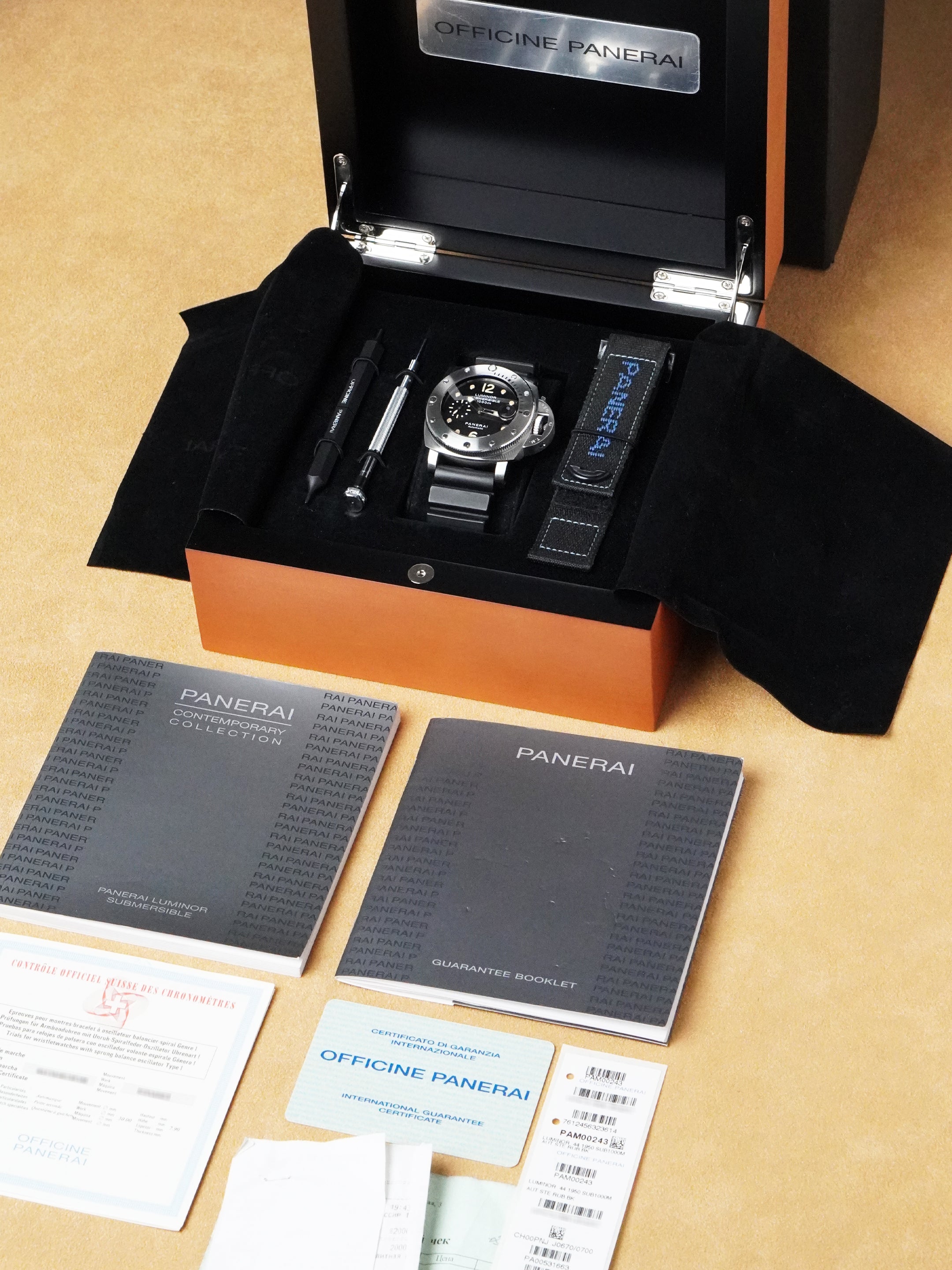 Panerai Luminor 1950 Submersible PAM 00243 - Stainless Steel, Black Dial, Full Set (2010)
