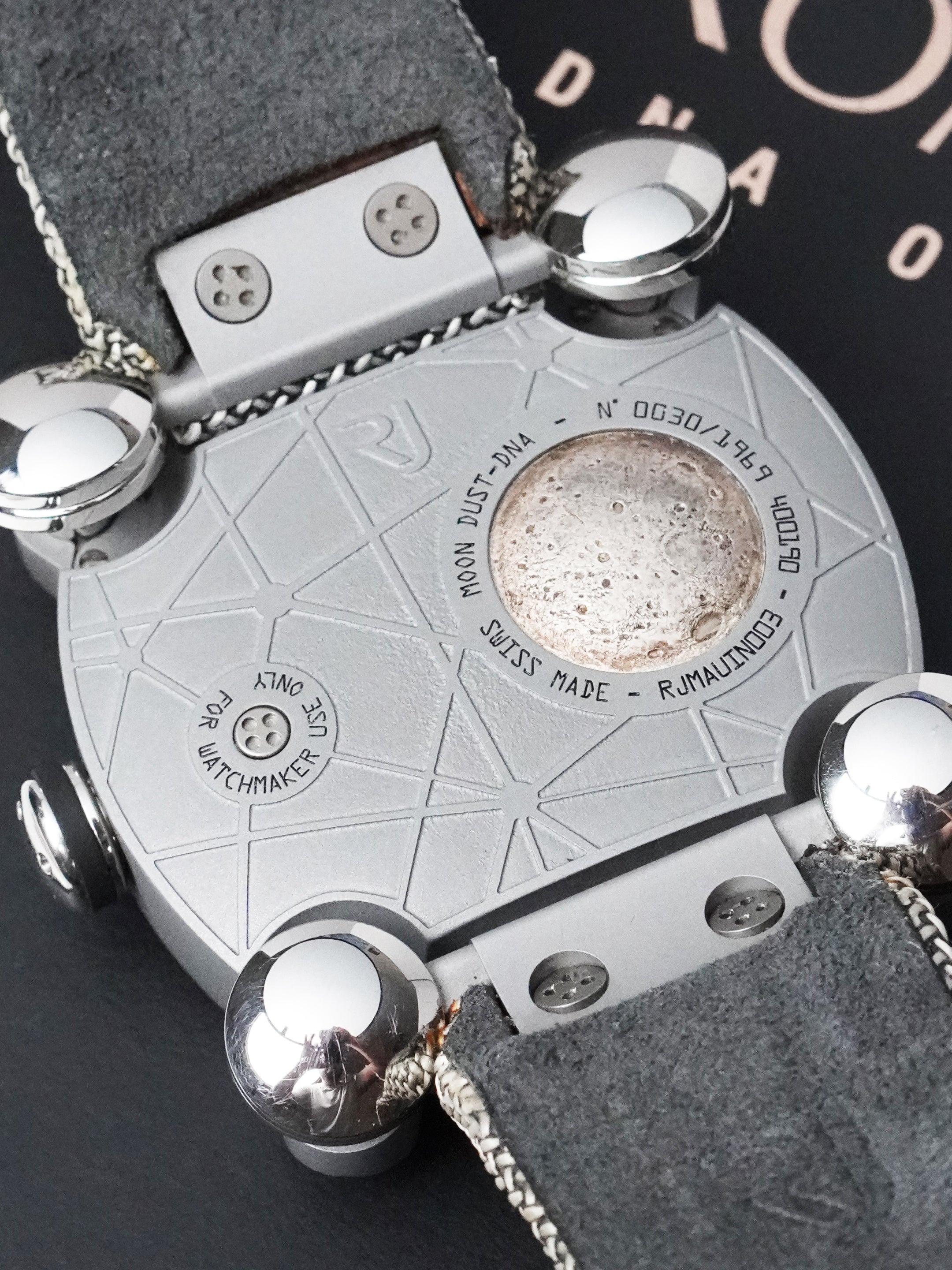 Romain Jerome Moon-DNA JMAUIN.020.03 - Titanium, Grey Dial, Automatic, Full Set (2011)