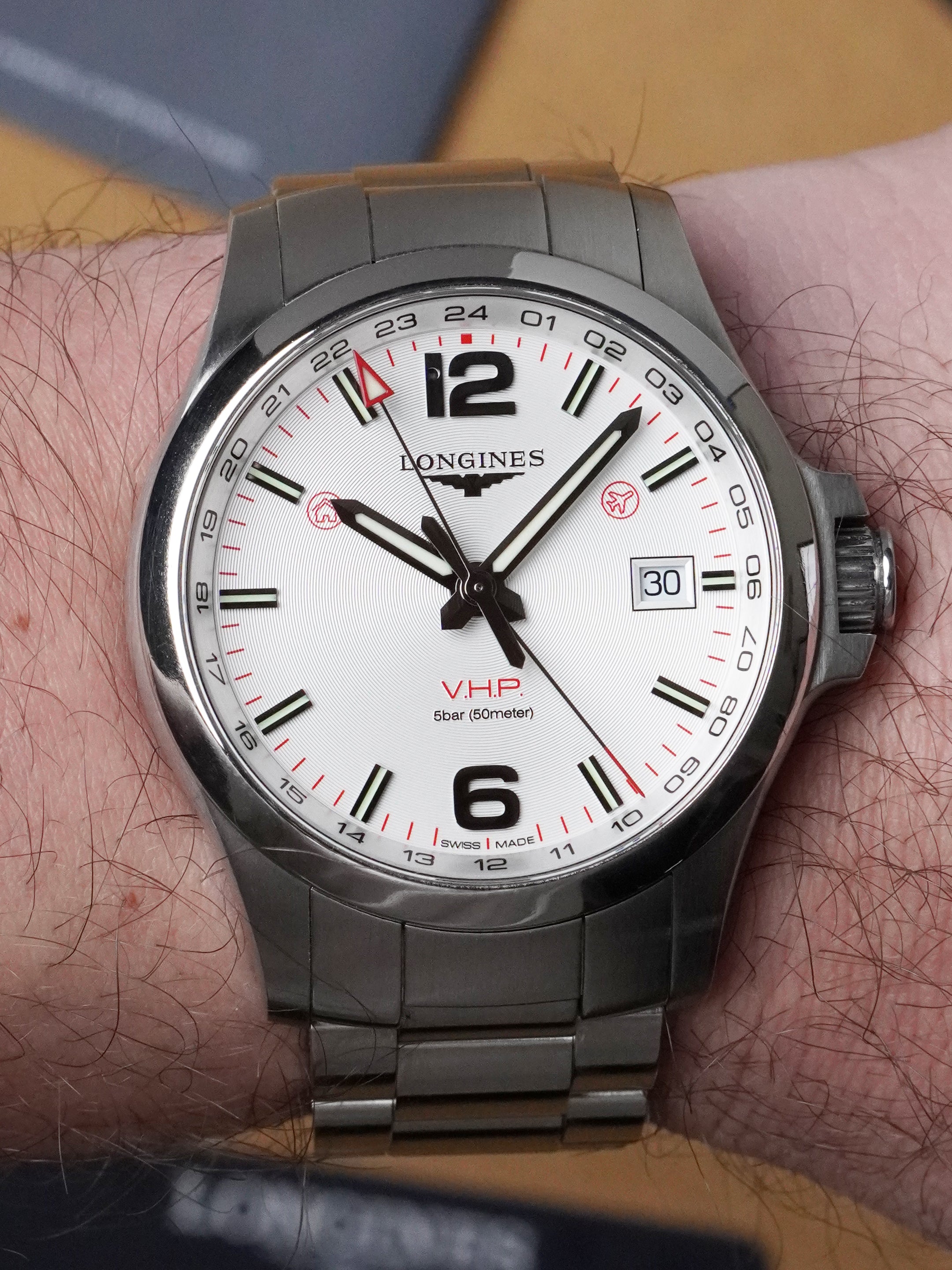 Longines Conquest V.H.P. GMT L3.728.4.76.6 - Stainless Steel, White Dial, Full Set (2022)