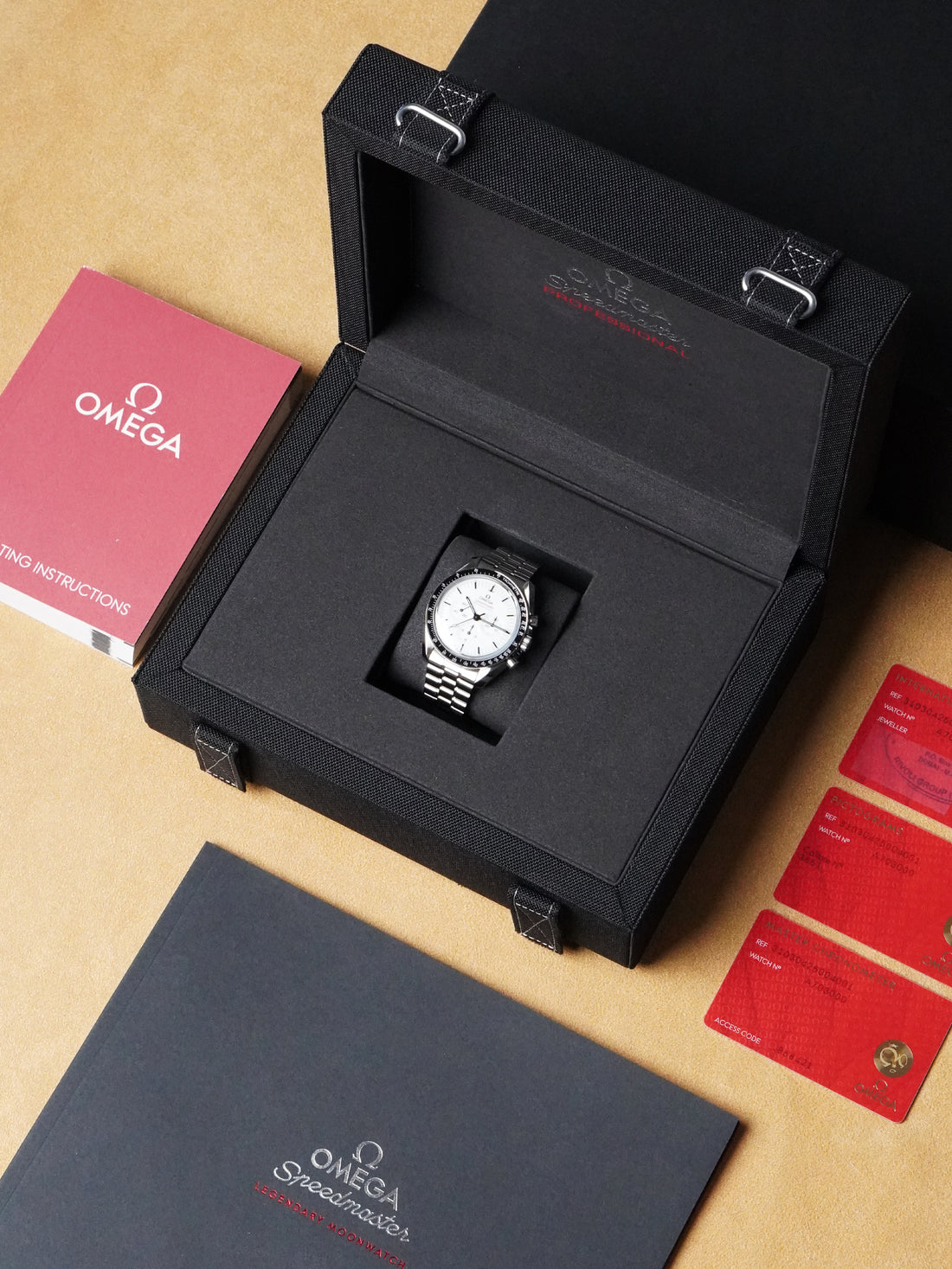 Omega Speedmaster Professional Moonwatch "White Dial" 310.30.42.50.04.001 - Full Set (2024)