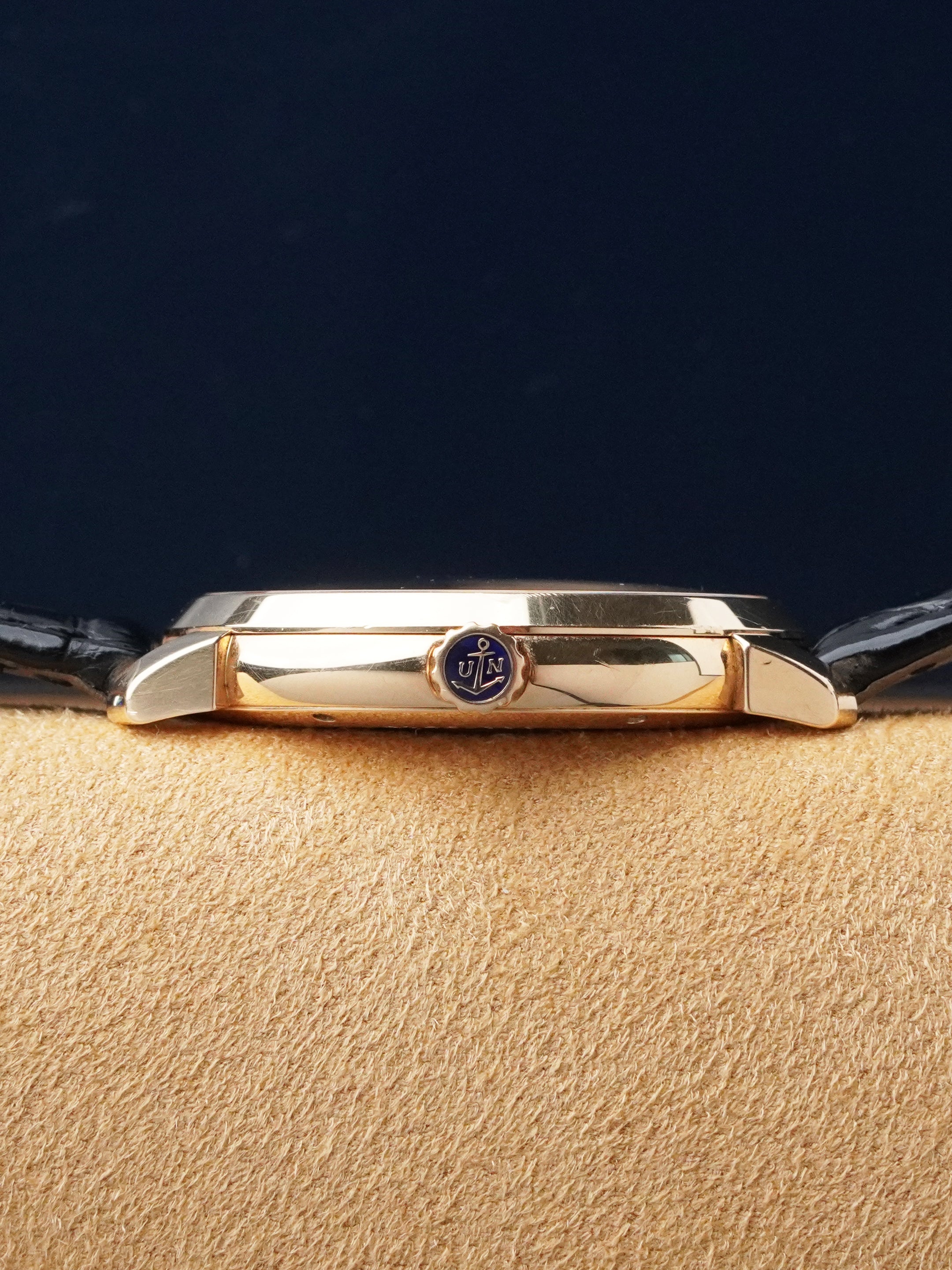 Ulysse Nardin San Marco 8156-111-2/92 - 18k 750 Yellow Gold, Black Dial, Full Set (2022)