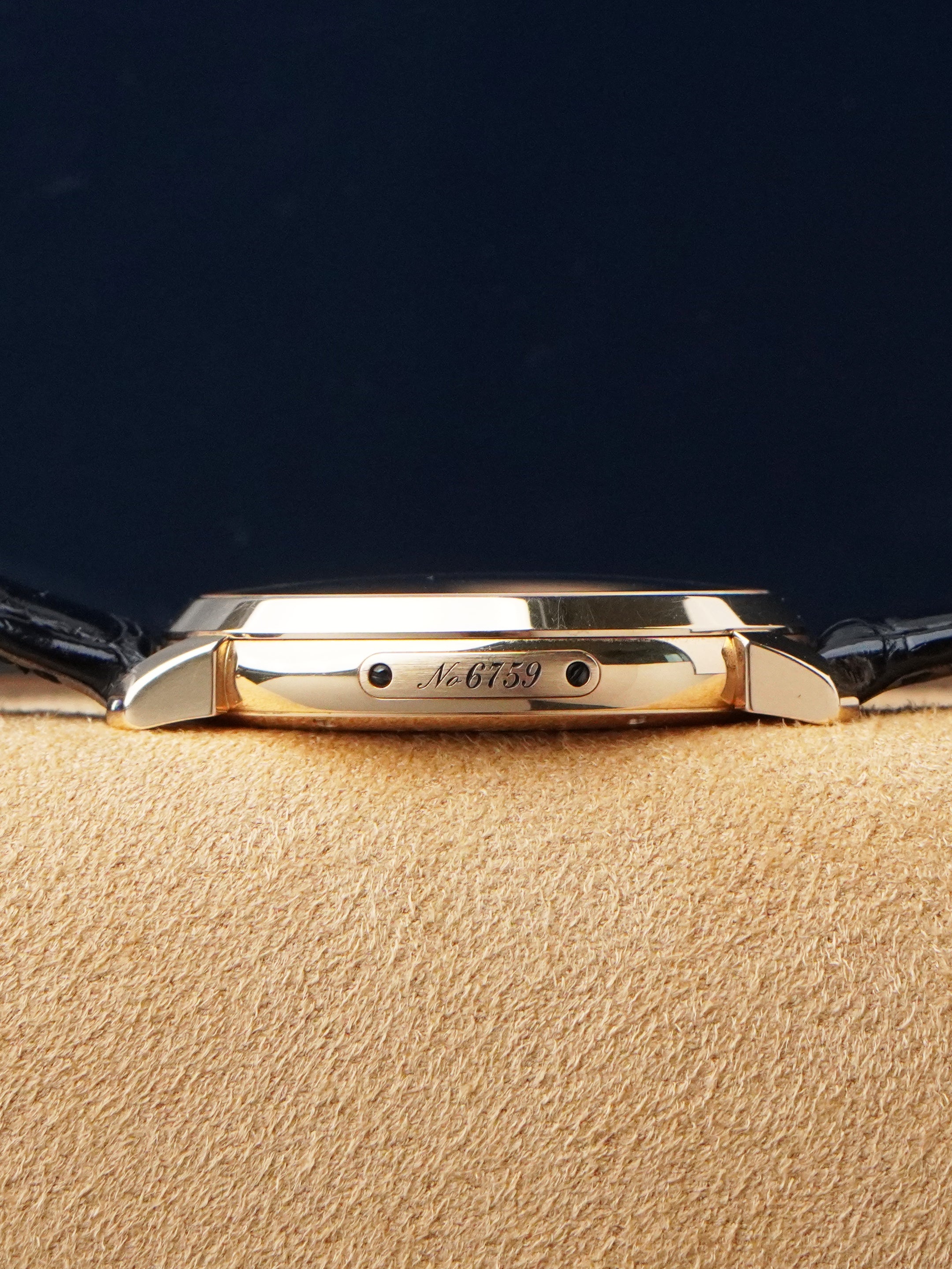 Ulysse Nardin San Marco 8156-111-2/92 - 18k 750 Yellow Gold, Black Dial, Full Set (2022)